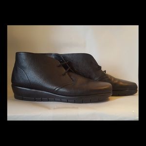 Aerosoles landlock Blk leather boots preowned. 8